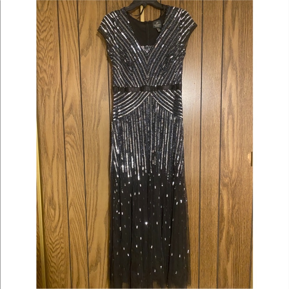 Adrianna Papell beaded Gown🖤